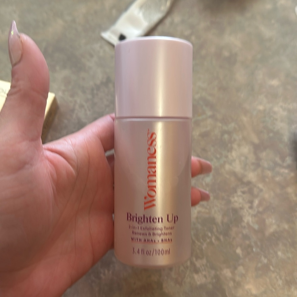 Womaness Brighten Up Face Exfoliating Toner & Dark Spot Treatment